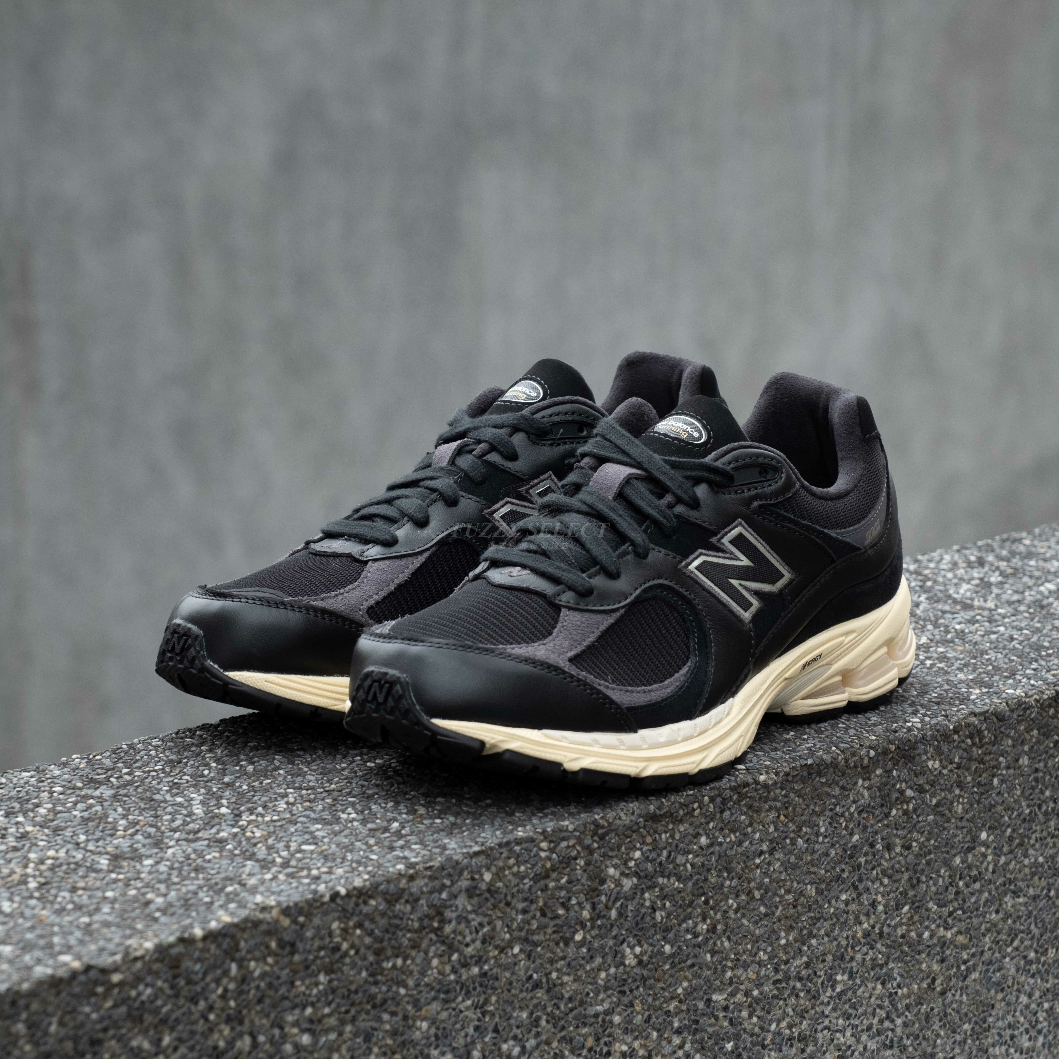 【逢甲 FUZZY】New Balance 2002R 復古 麂皮 日系 情侶鞋 黑 奶油底 M2002RIB