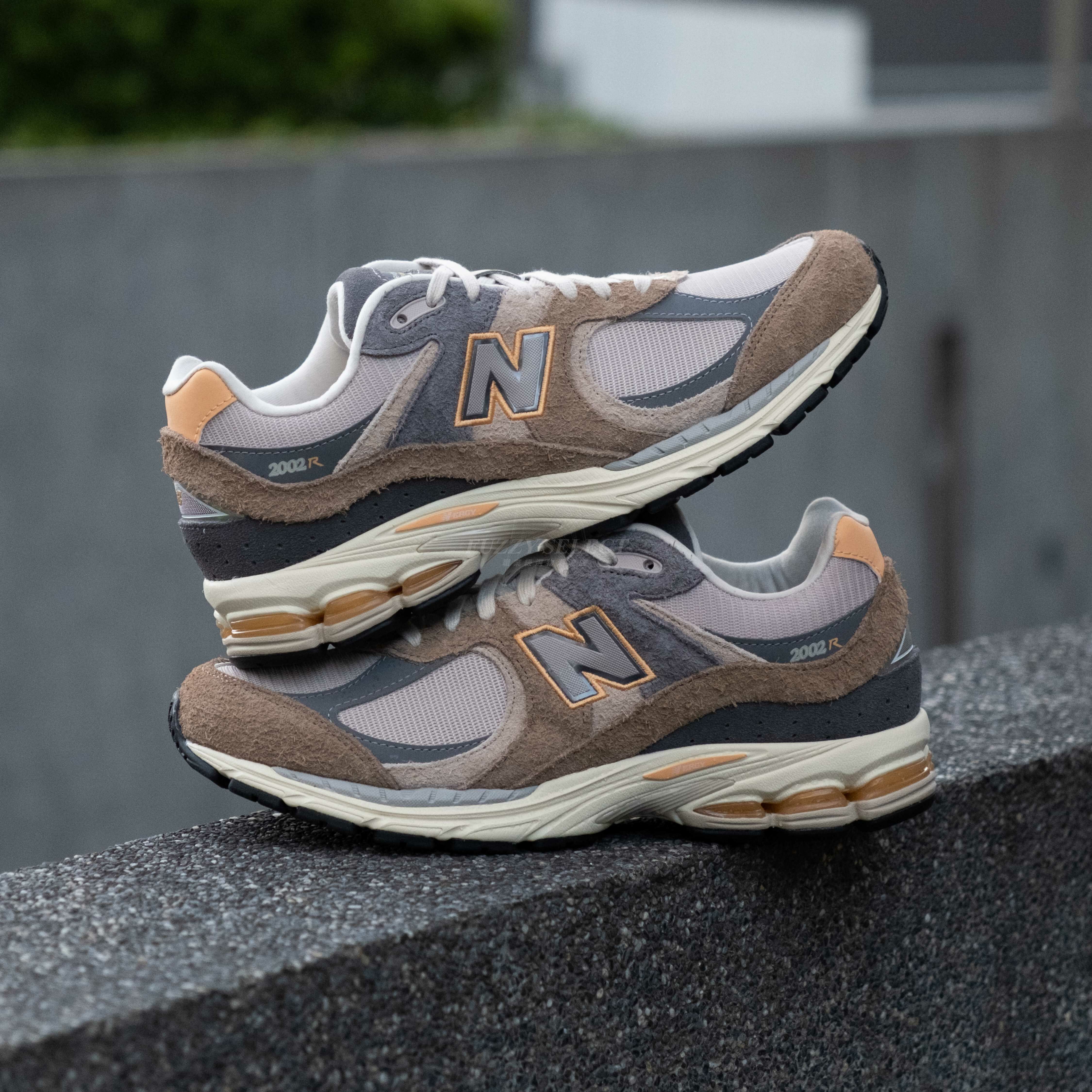 【逢甲 FUZZY】New Balance 2002R 復古 麂皮 日系 慢跑 卡其灰 M2002REJ