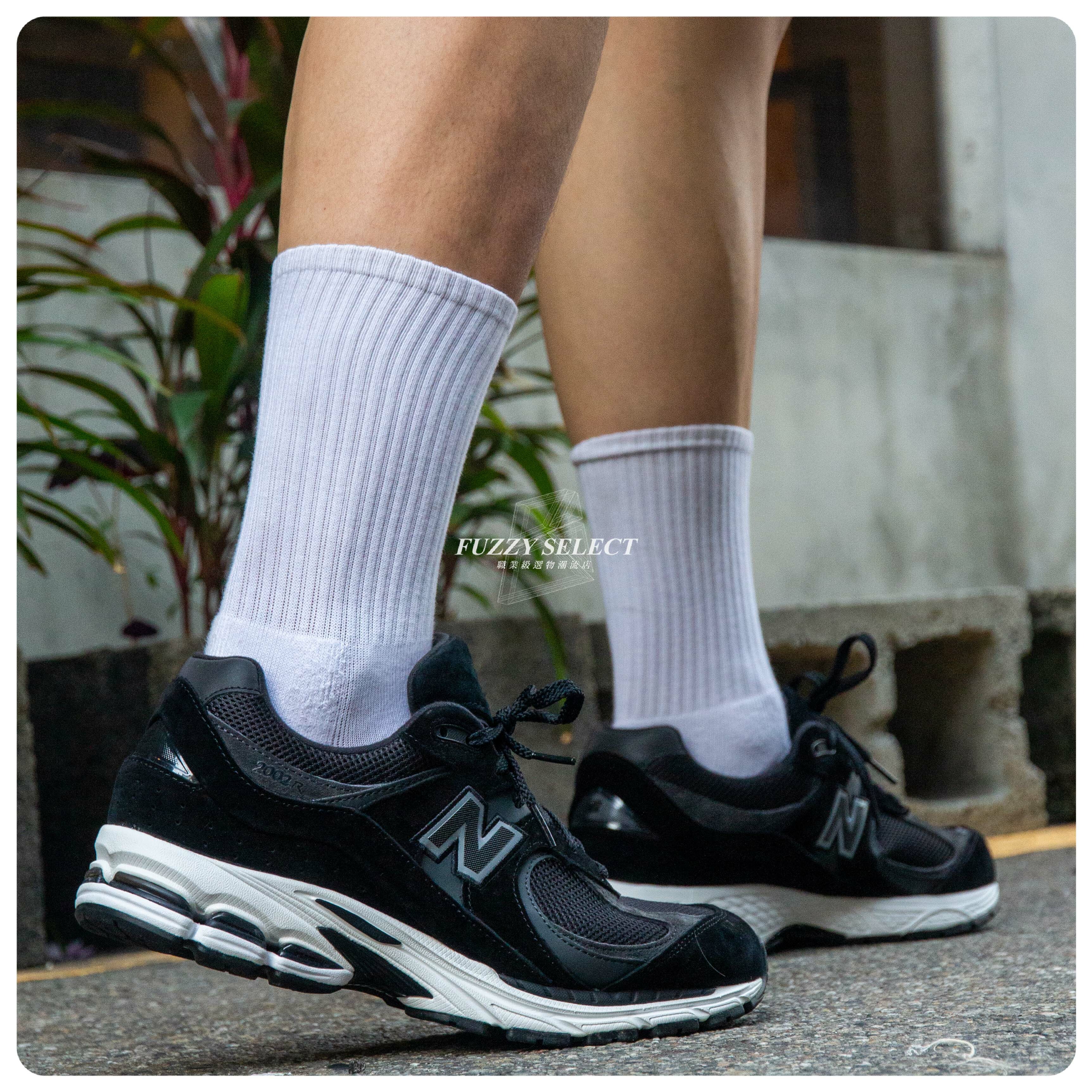 【逢甲 FUZZY】New Balance 2002 復古 慢跑 休閒 黑白 黑 白 M2002RBK