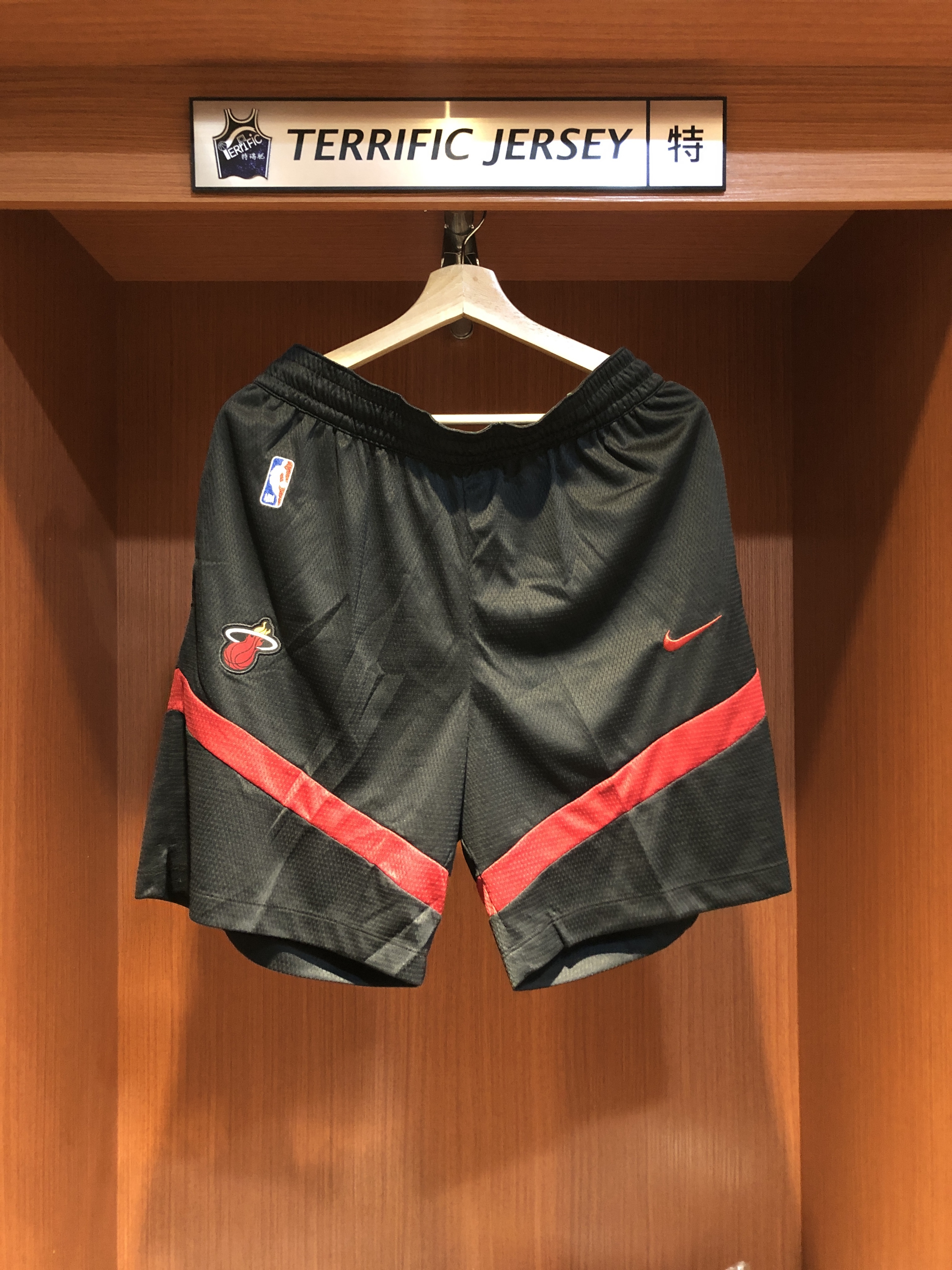 NBA球褲 Miami Heat 邁阿密熱火 熱身球褲 賽前熱身 球員實穿 訓練用 Nike On-Court Practice Warmup Performance Shorts 有口袋 全新