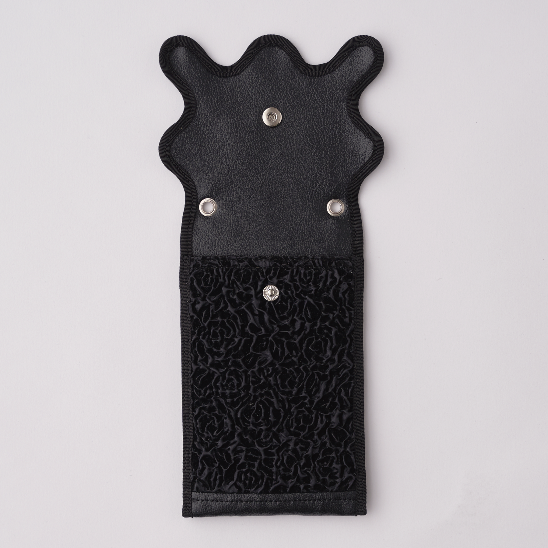 Nori 波浪斜背手機包 黑色皺褶款