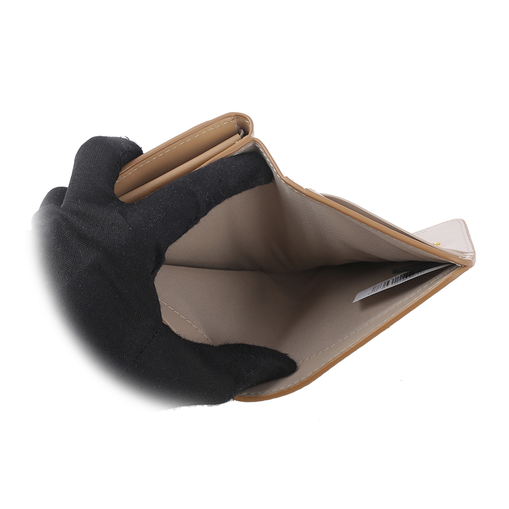 【MARC JACOBS】The J Marc 平滑皮革暗釦二折短夾(駝色) 2S4SMP007S02 230