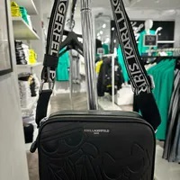 [S] KARL LAGERFELD LH4EZ9BJ MAYBELLE DEBOSSED DUO CAMERA CROSSBODY,BLACK PRINT, 196788692923 (SKL968)