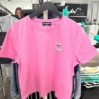 [S] KARL LAGERFELD SEQUIN CHOUPETTE CROPPED TEE,CYCLAMEN PINK, L4TH7898-F7M (SKL991)