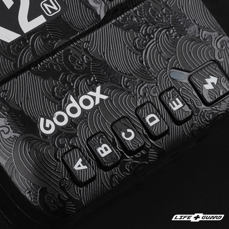LIFE+GUARD 貼膜安裝示意，適用 Godox X2T