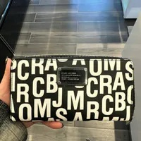 [S] MARC JACOBS 4S4SMP012S02-005 MONOGRAM LOGO ZIP WALLET,BLACK/WHITE, 196611115803 (SMJ322)