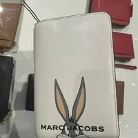 [S] MARC JACOBS 4S4STR040S02-137 BUGS BUNNY PRINT ZIP WALLET,COTTON, 196611122832 (SMJ325)