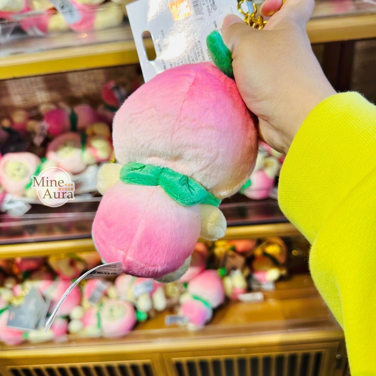 小熊維尼 Winnie the Pooh 水蜜桃系列 可脫帽 絨毛 鑰匙圈 吊飾 -上海迪士尼樂園