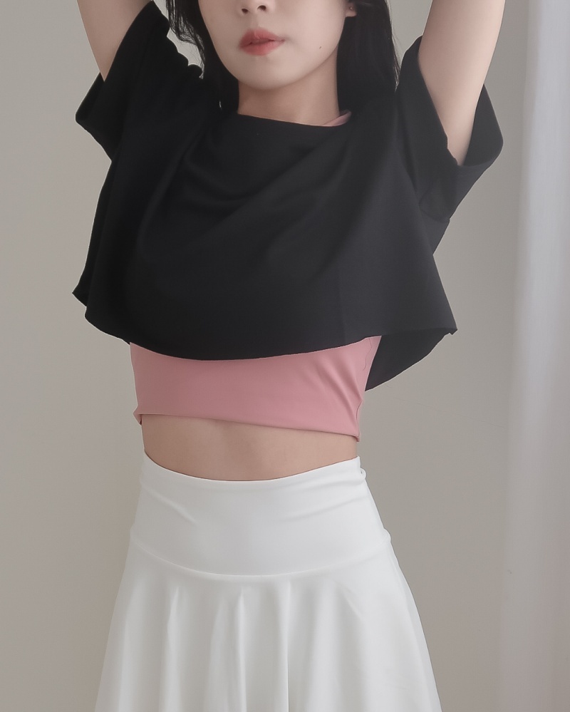 Basic short T-shirt 短版短袖上衣  / 黑