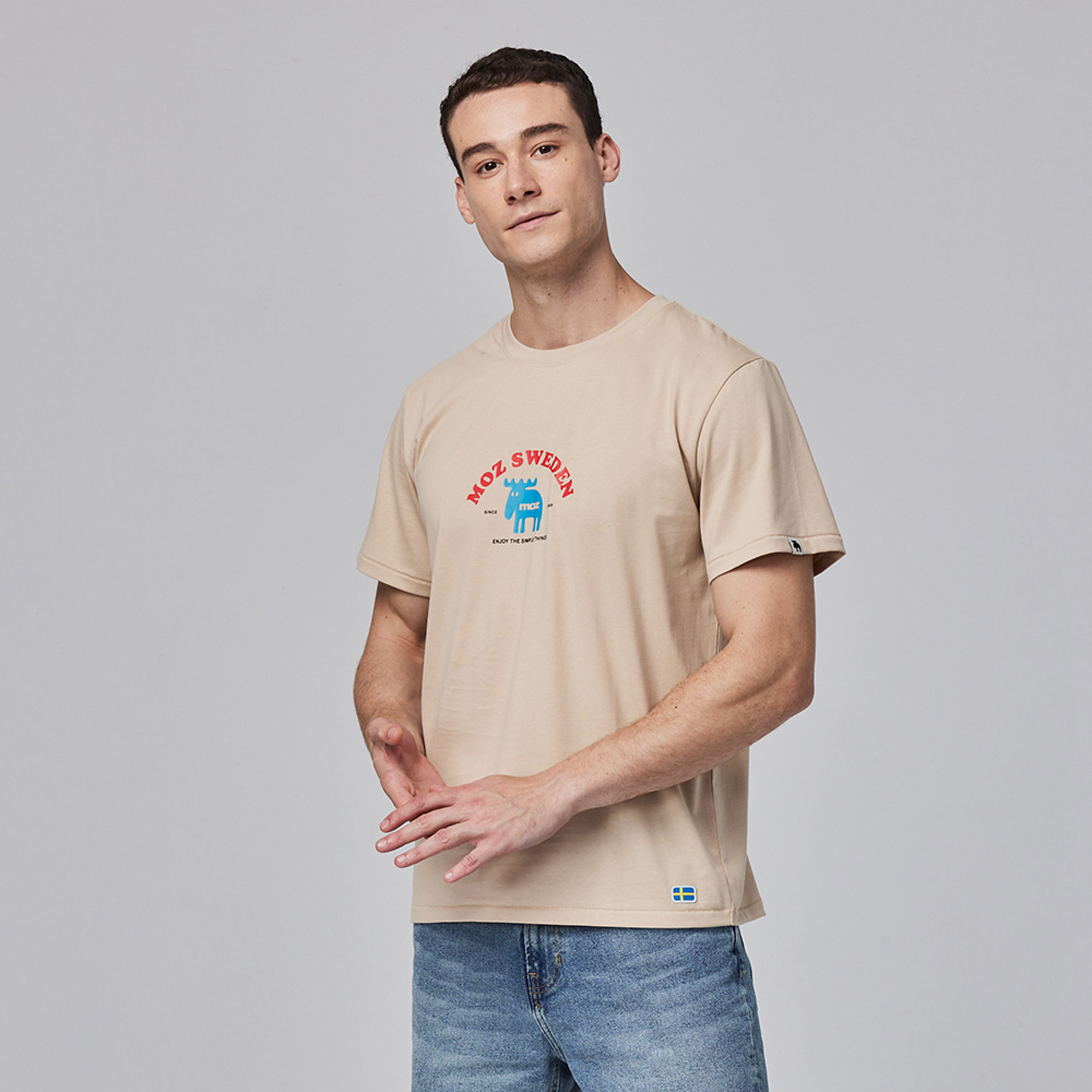 moz瑞典 美式休閒駝鹿 舒適柔棉 100%純棉短T-伯爵奶茶(亞洲版)男款