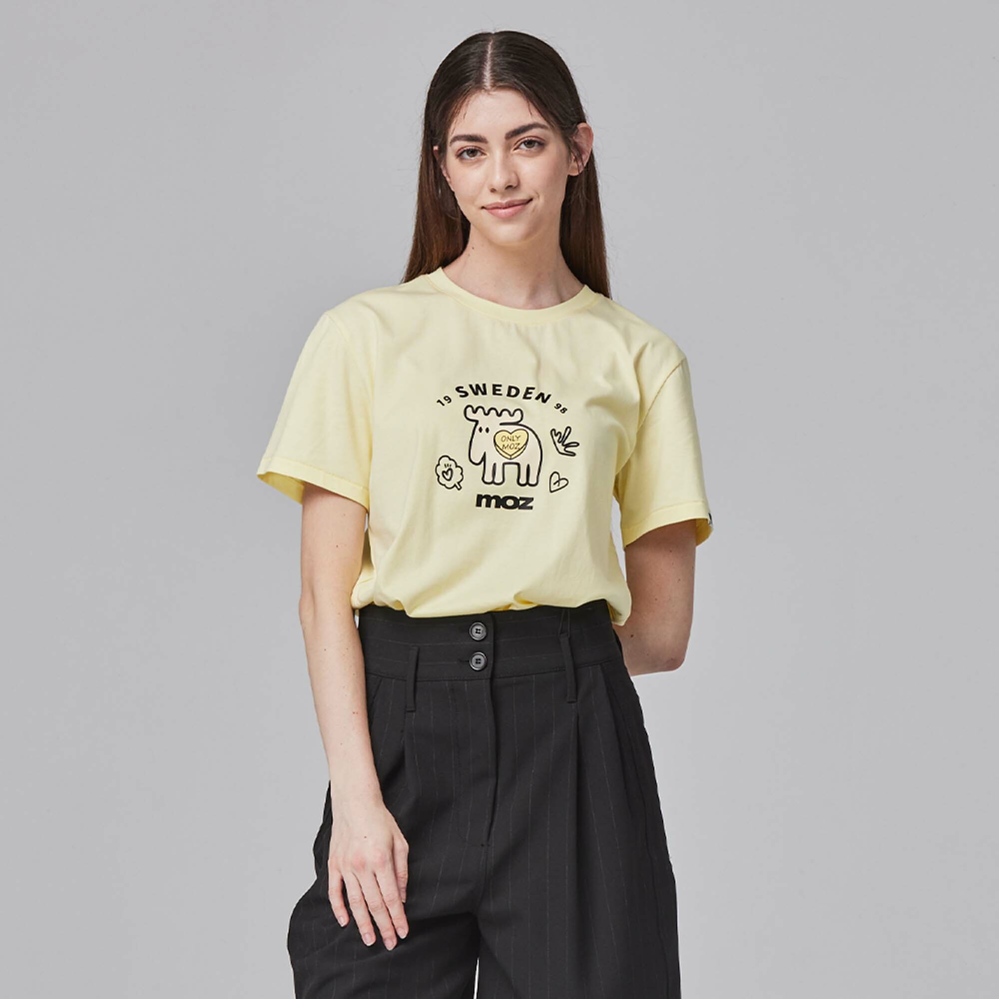 【官網限定款】moz瑞典 環形插畫駝鹿 舒適柔棉 100%純棉短T-鵝黃(亞洲版)男女共款
