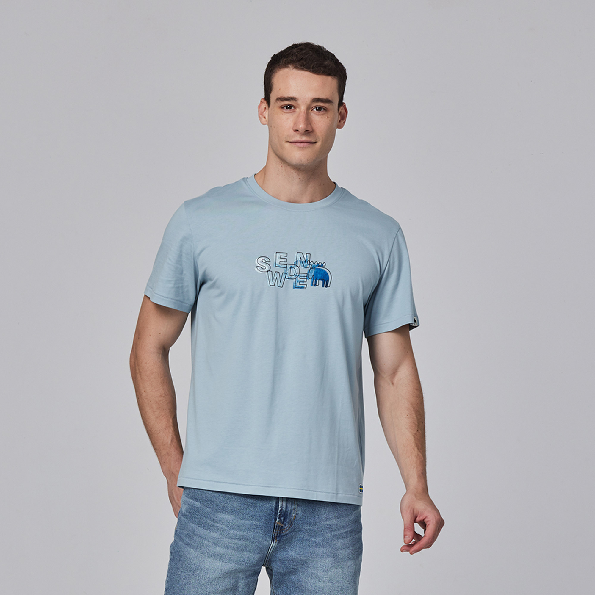 moz瑞典 漸層駝鹿 舒適柔棉 100%純棉短T-霧藍(亞洲版)男款