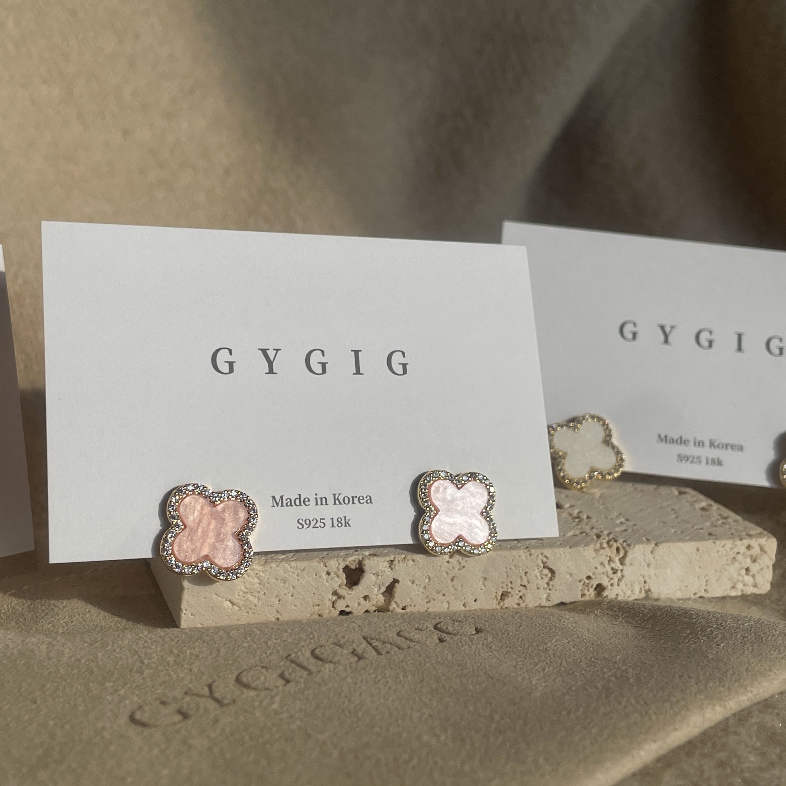 經典閃水鑽邊 四葉草母貝釉耳釘/現貨