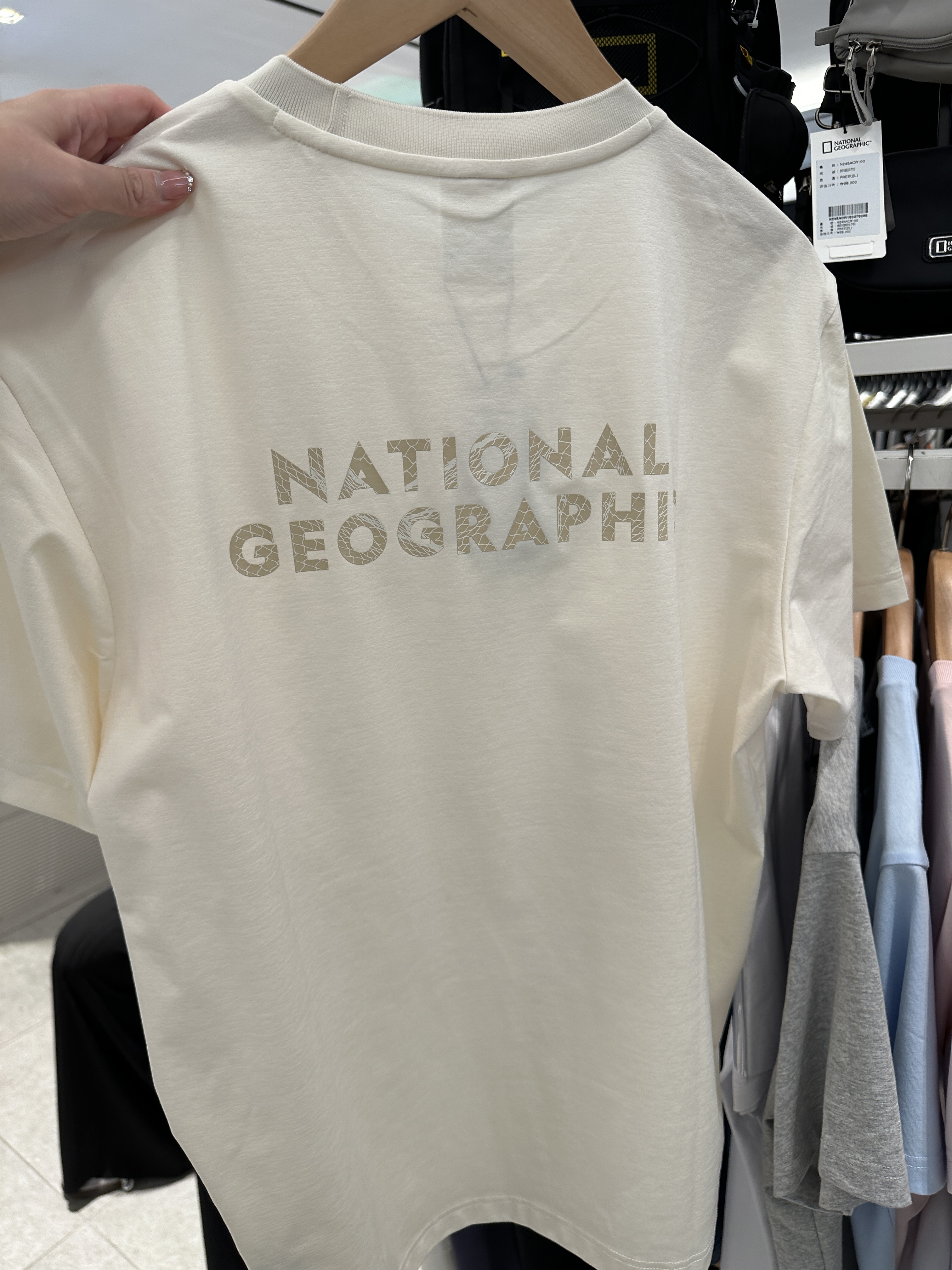 【現貨零碼折扣】NATIONAL GEOGRAPHIC 國家地理 山脈剪影文字短tee N242UTS220