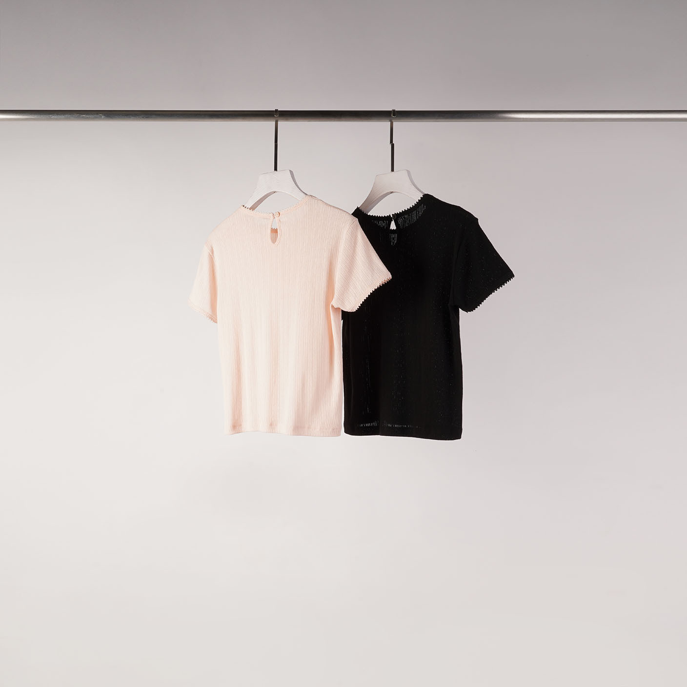 微透壓花蕾絲上衣 | 2色