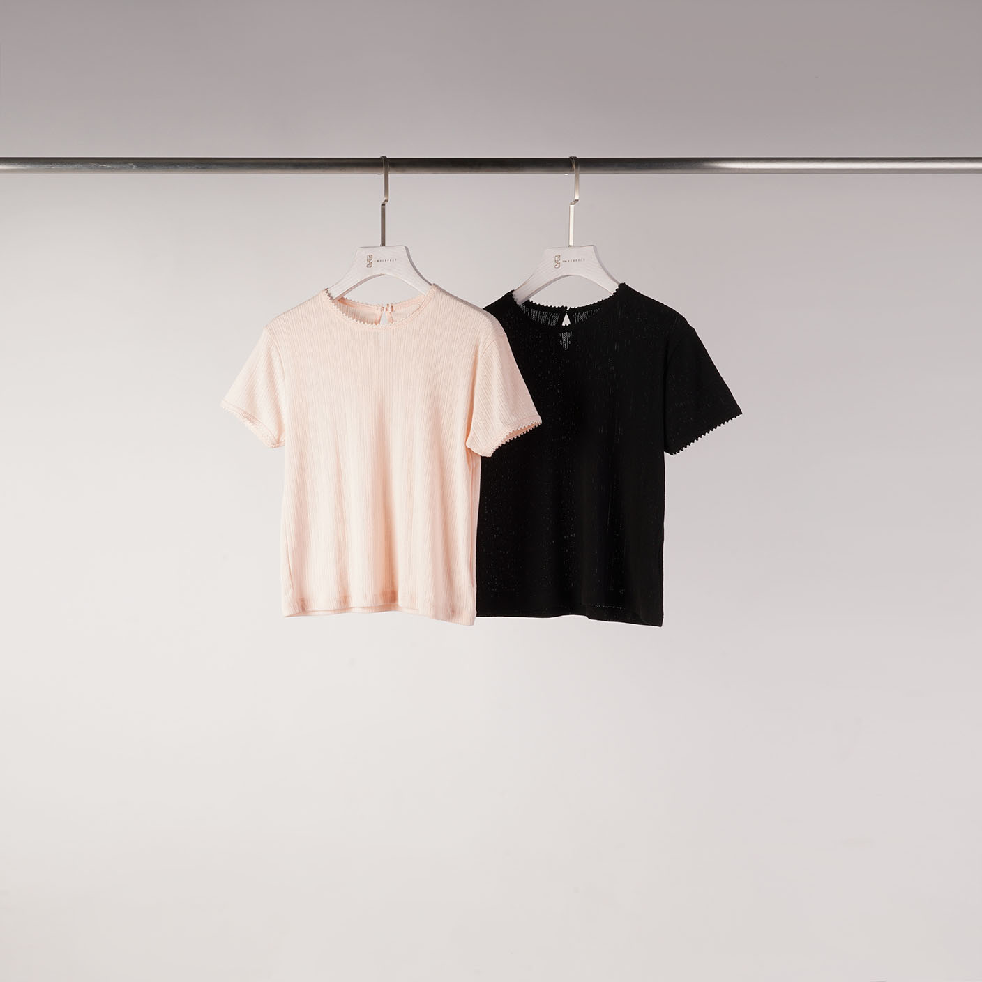 微透壓花蕾絲上衣 | 2色