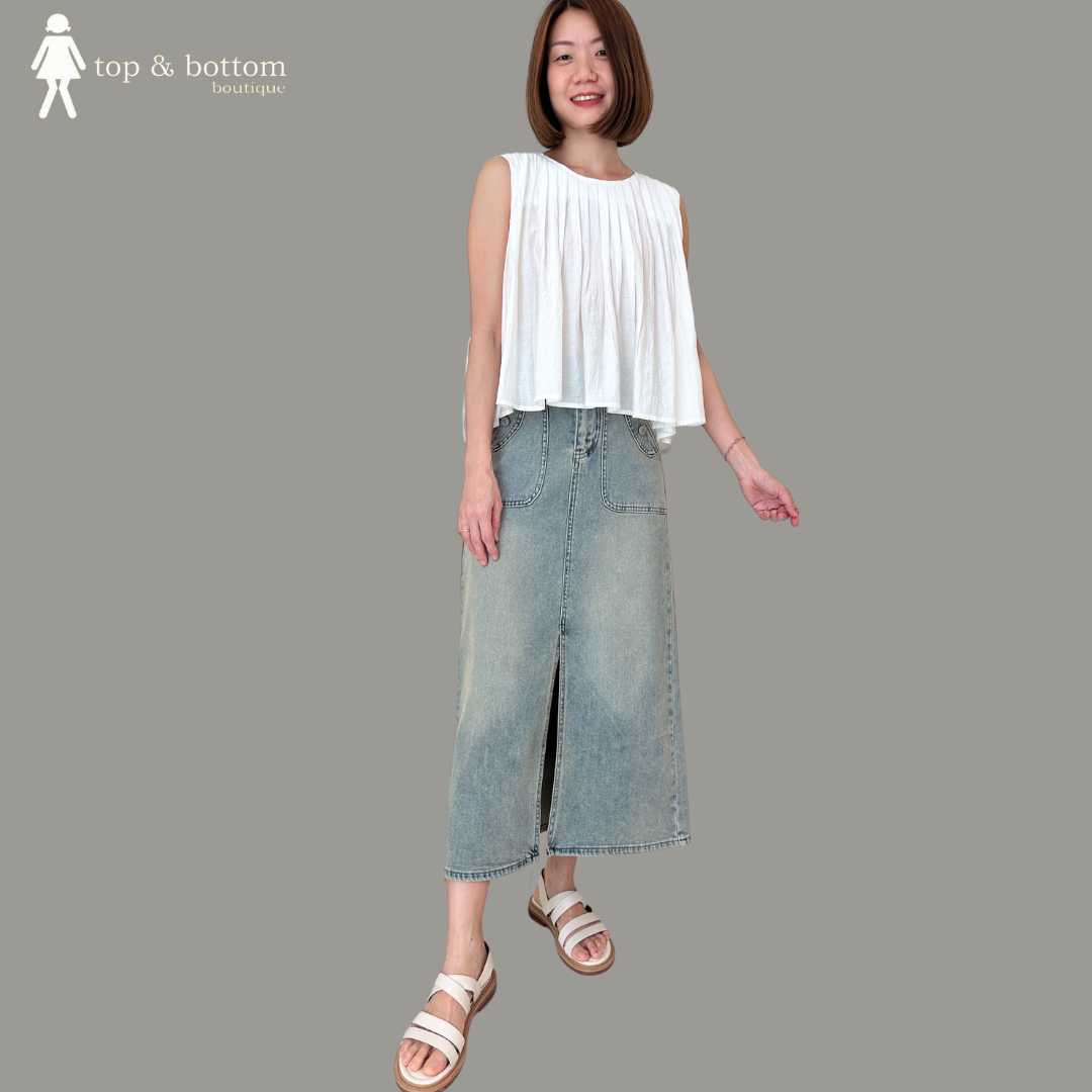 SLEEVELESS PLEATED BLOUSE