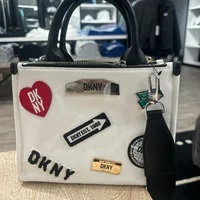[S] DKNY R41ADC88-0W7 CAPSULE SMALL TOTE,OPT WHITE MULTI, 755404005570 (SD883)