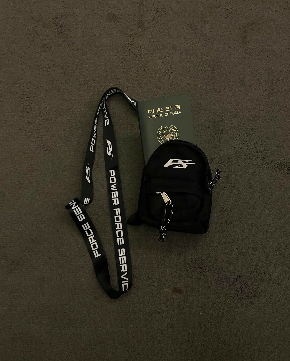 FORCE SENSITIVE 尼龍刺繡 背包造型 掛繩小包 錢包 護照包 項鍊 掛飾