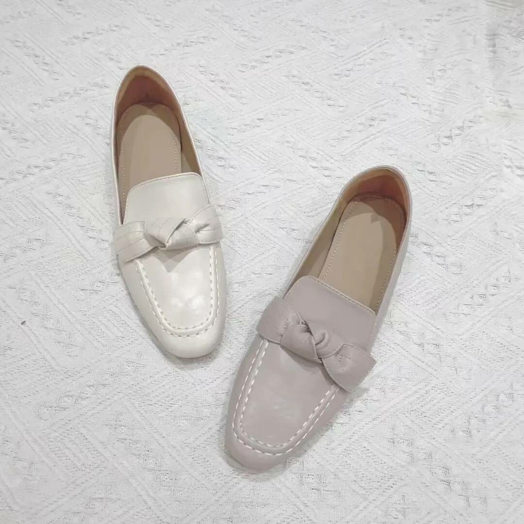 淺奶油蝴蝶結真皮小單鞋