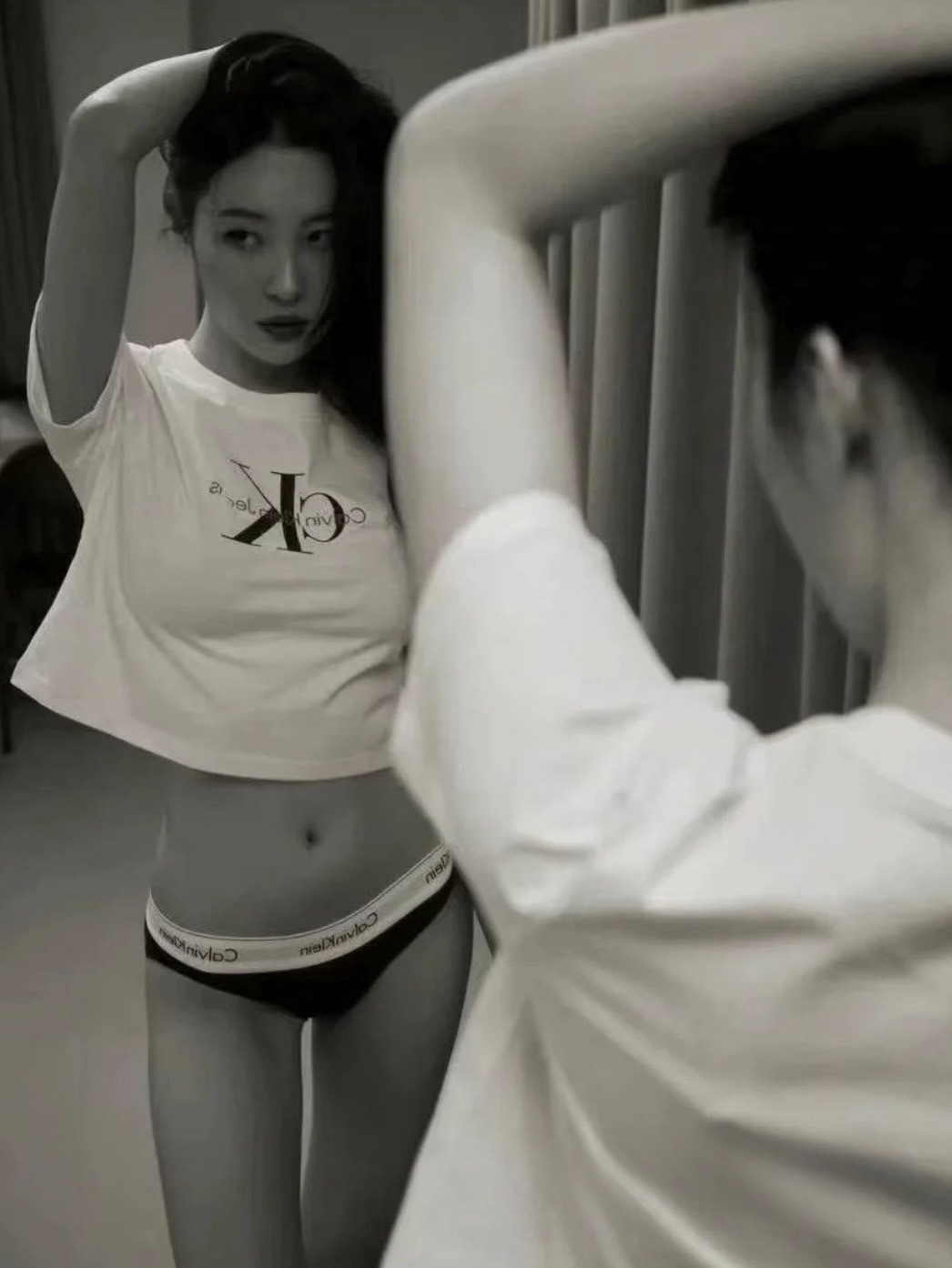 <快速出貨> Calvin Klein 寬鬆短版上衣 兩色