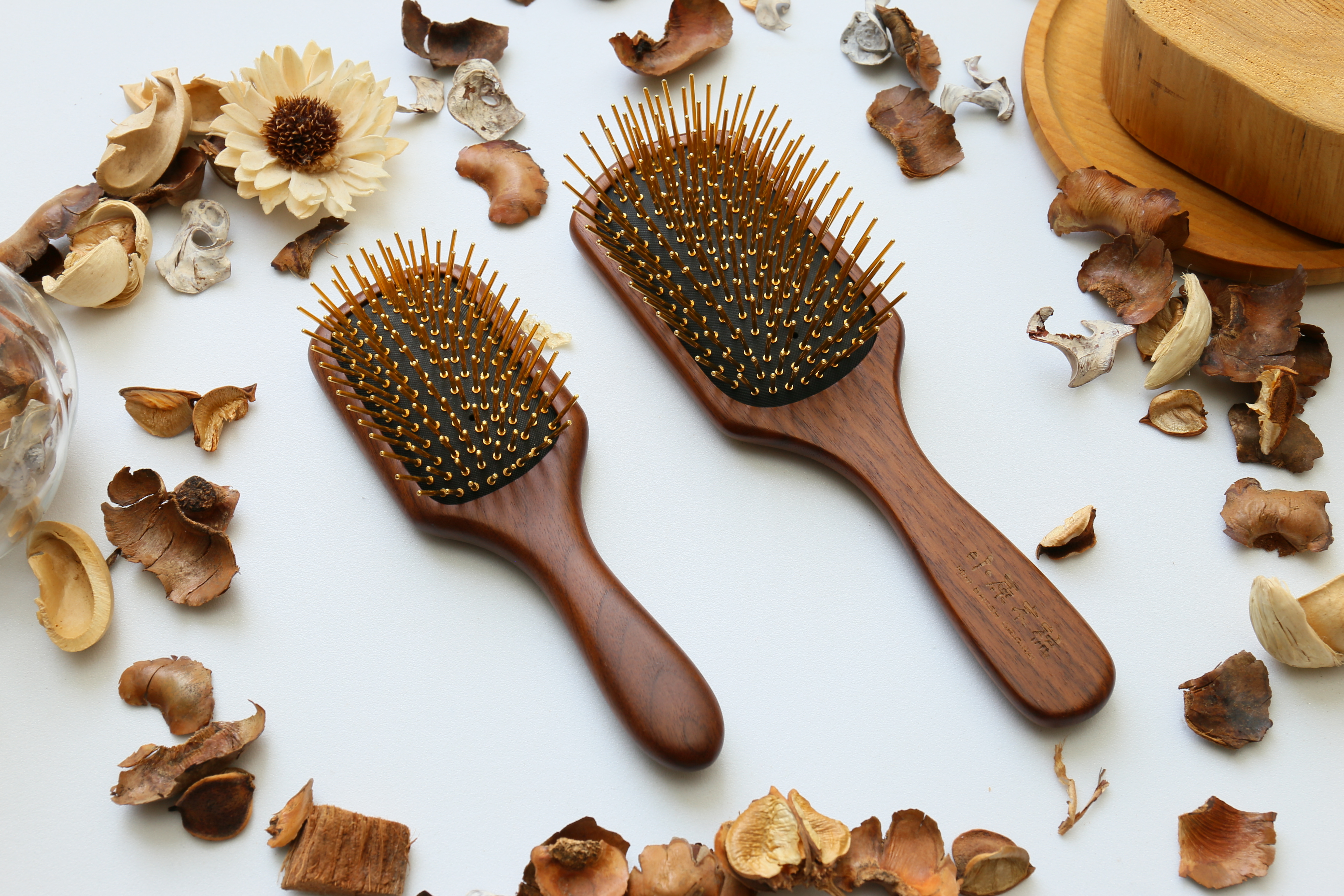 【小原木梳】 胡桃木黃金梳PRO（遠紅外線功能）尊貴奢華上市