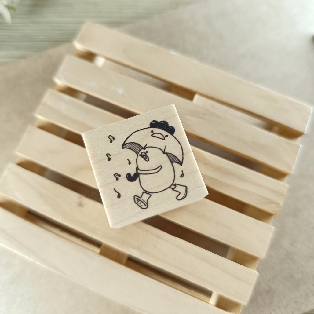 日本YUN．小雞兄弟-雨天散步 3x3cm原創櫸木印章