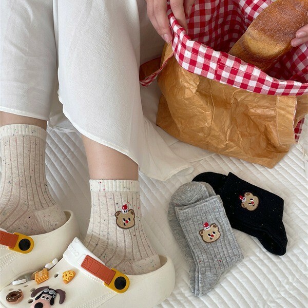 《4060》♾️可愛刺繡小熊點砂中筒襪