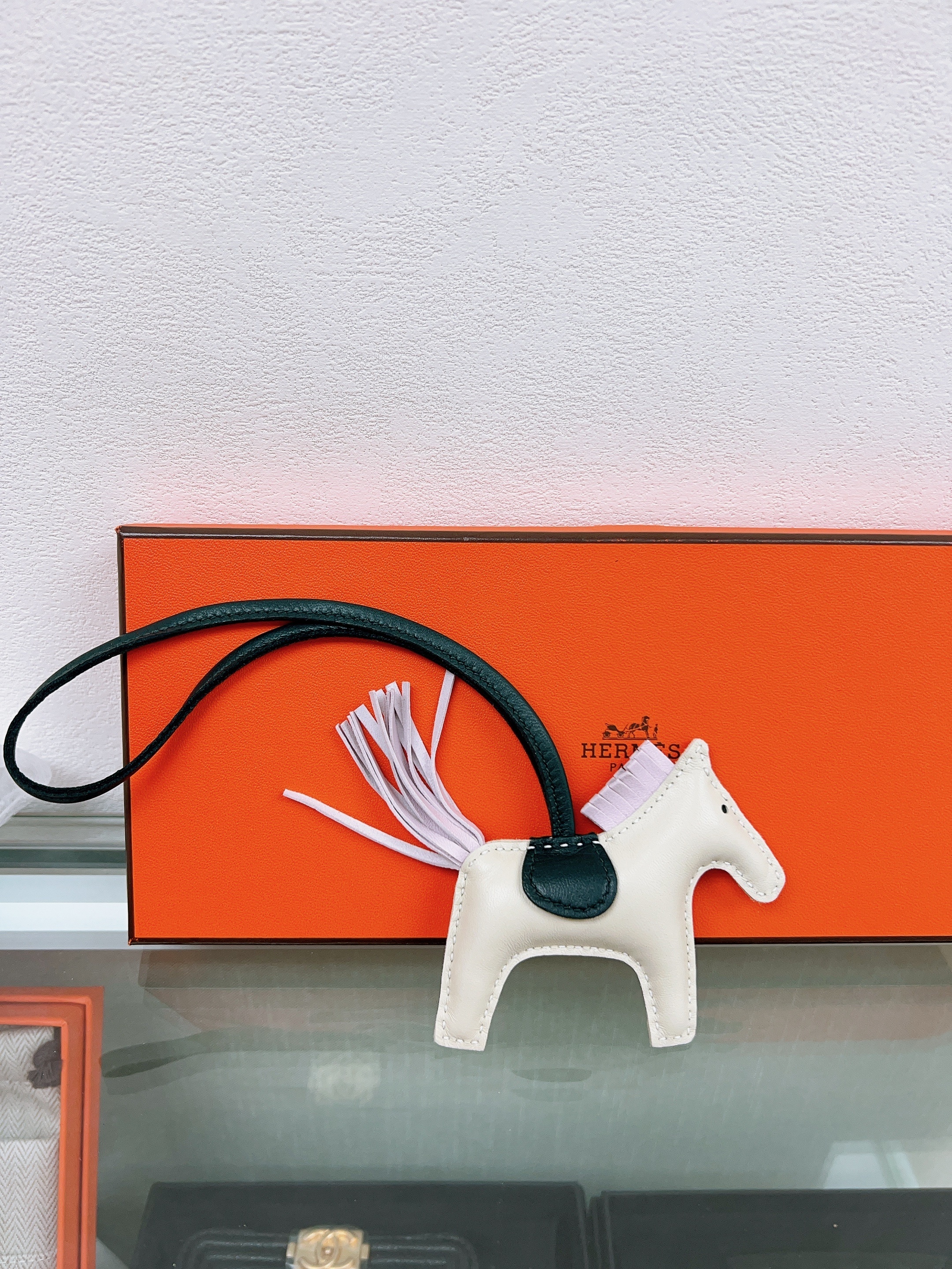 *Unused* Hermes rodeo pm size charm (craie/mauve pale)