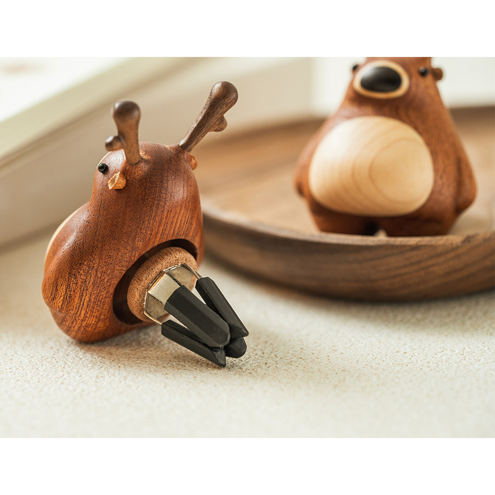 O’Pretty 歐沛媞 一鹿相伴 室內/車用 香氛擴香【手工雕刻木質小鹿+草本精油5ml】附精美禮盒