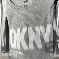 [S] DKNY BIG LOGO PRINT FORNT T-SHIRT,LT GREY HEATHER, M1410027-LGH [FINAL SALE] (SD898)