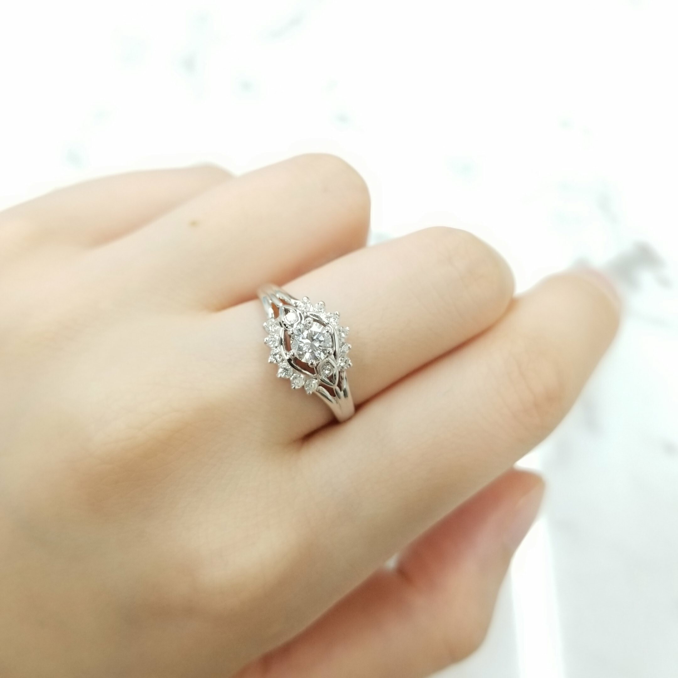 全新18K白金【單粒31份鑽石】配小鑽共51份戒指