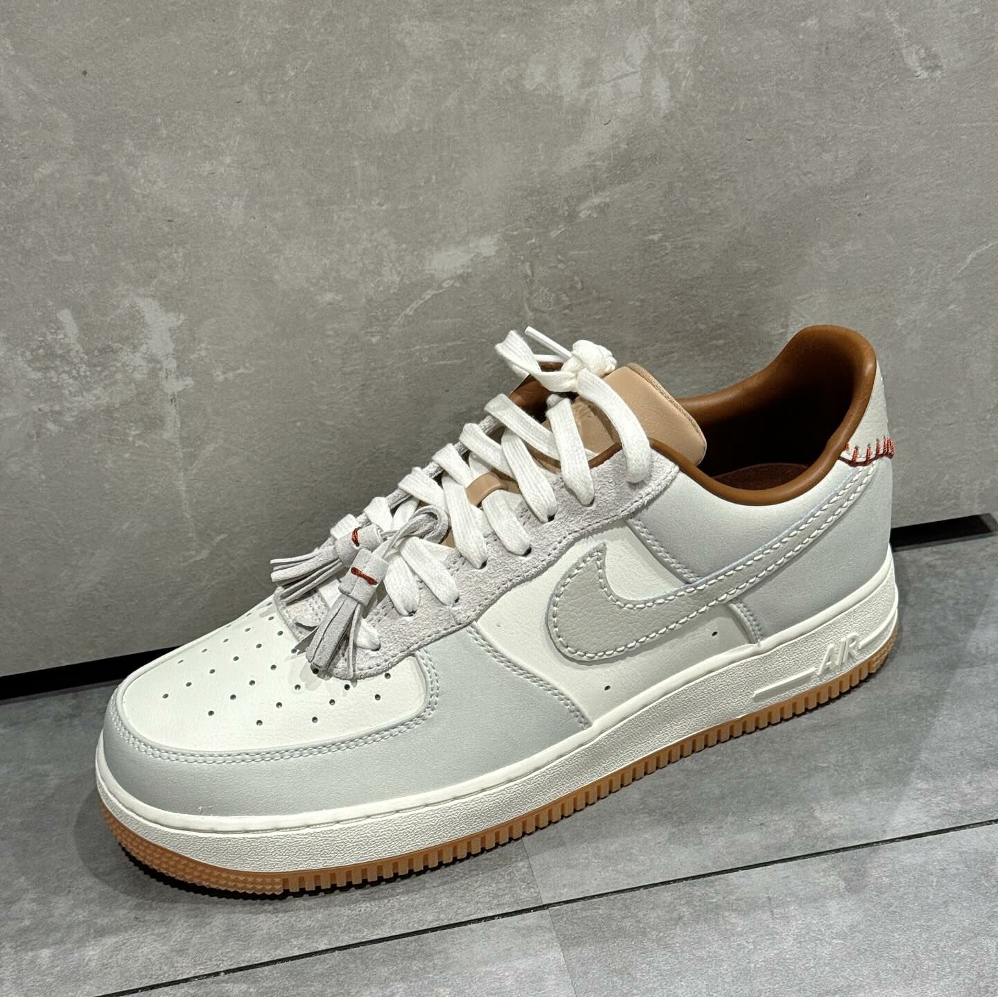 Nike air force 1 灰白 焦糖底 流蘇 皮革內襯 男鞋 現貨到 (HF5697-001 )