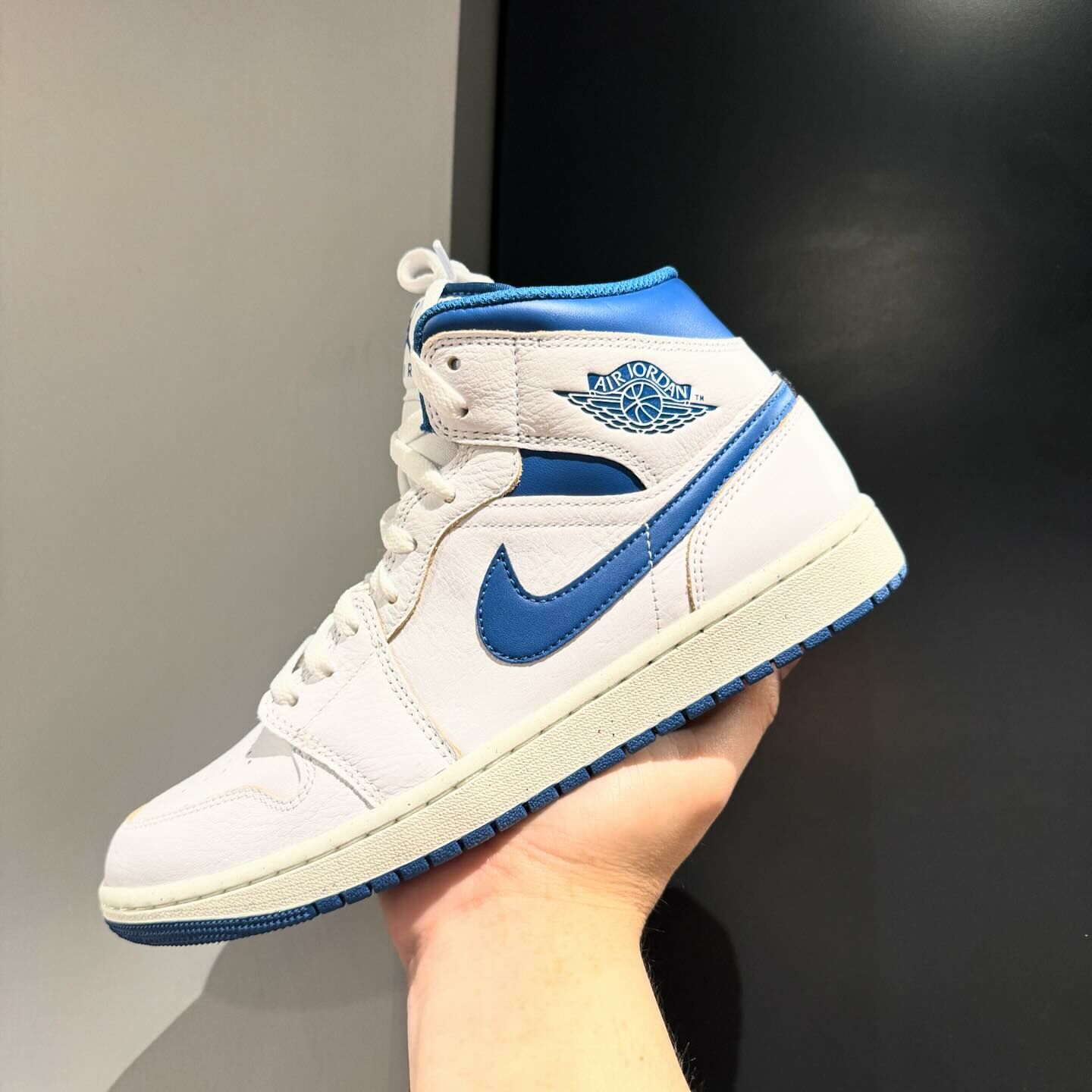 Nike air jordan 1 mid 白藍克萊茵藍荔枝皮男鞋現貨(FN5215-141 ) L