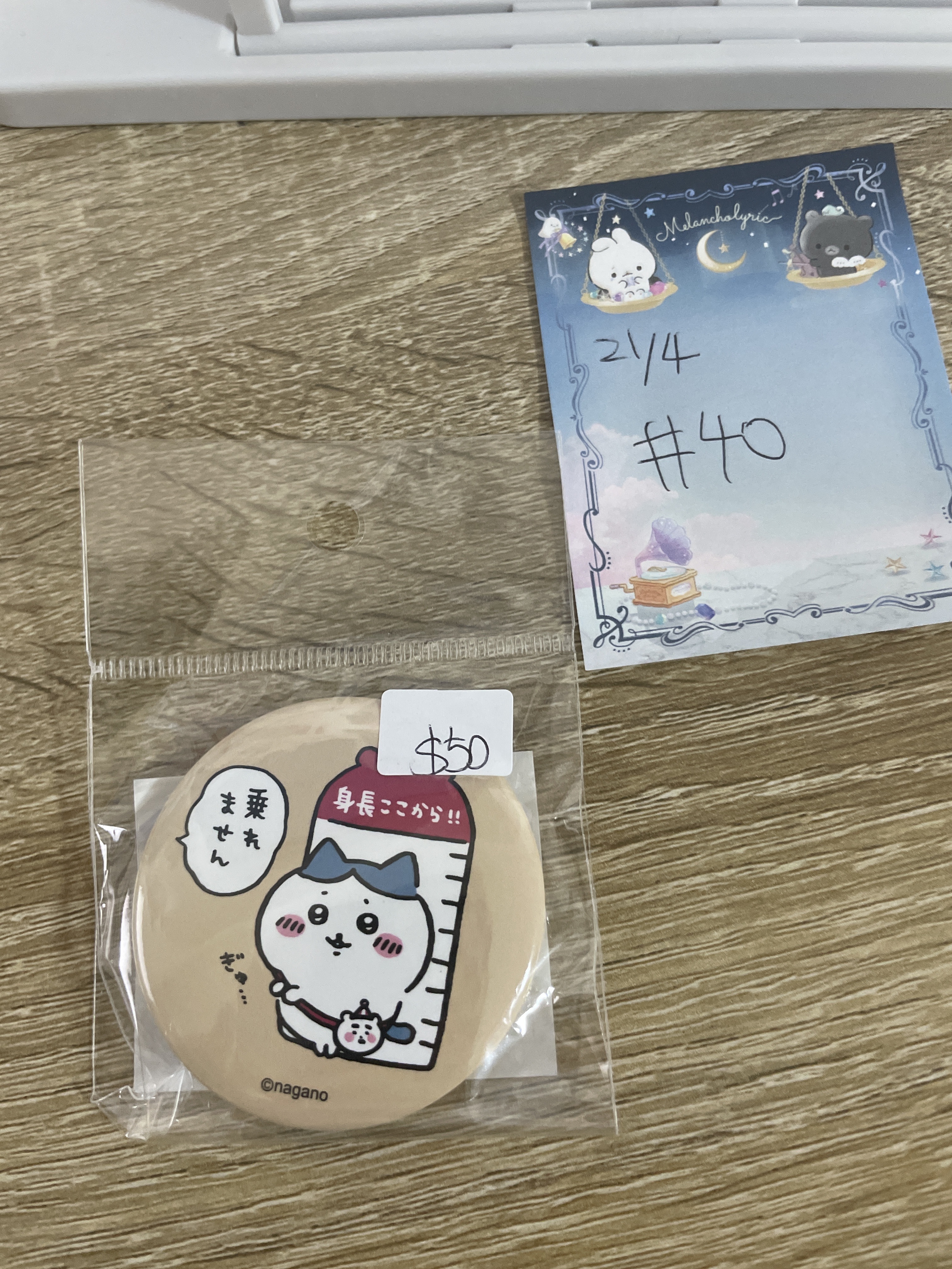 CHIIKAWA 八字貓 襟章#40