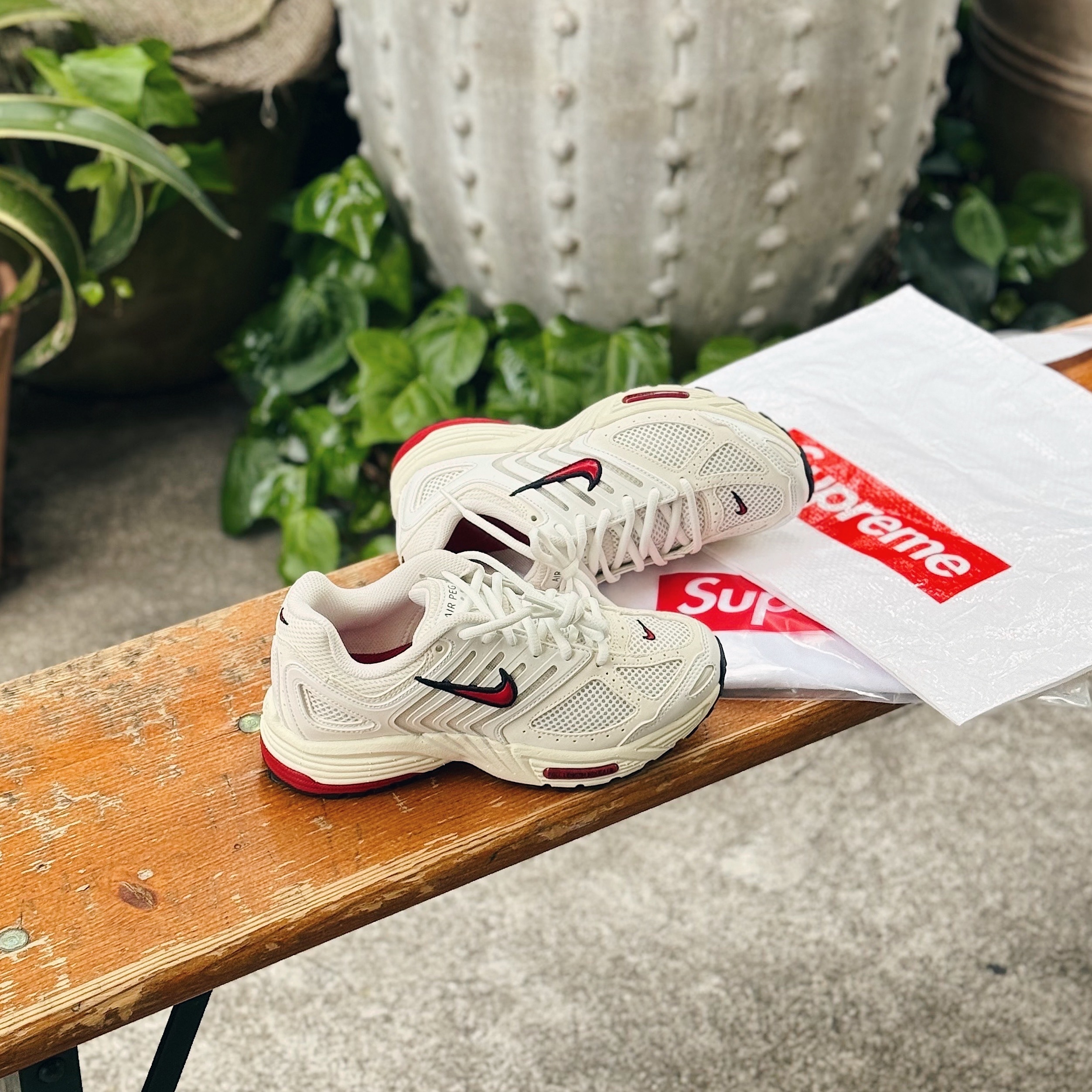 Nike Air Peg 2K5 柔和奶油 大學紅 紅勾 復古 慢跑鞋 FN7153-101