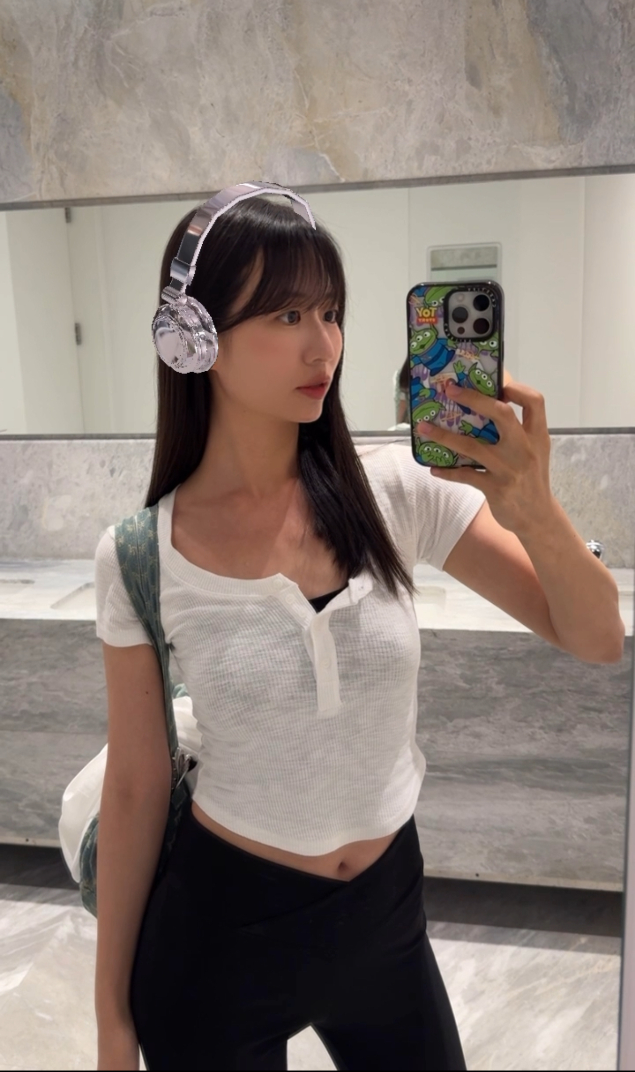 (現貨) U領鈕扣彈性暗直紋上衣 T4203 (白/黑)