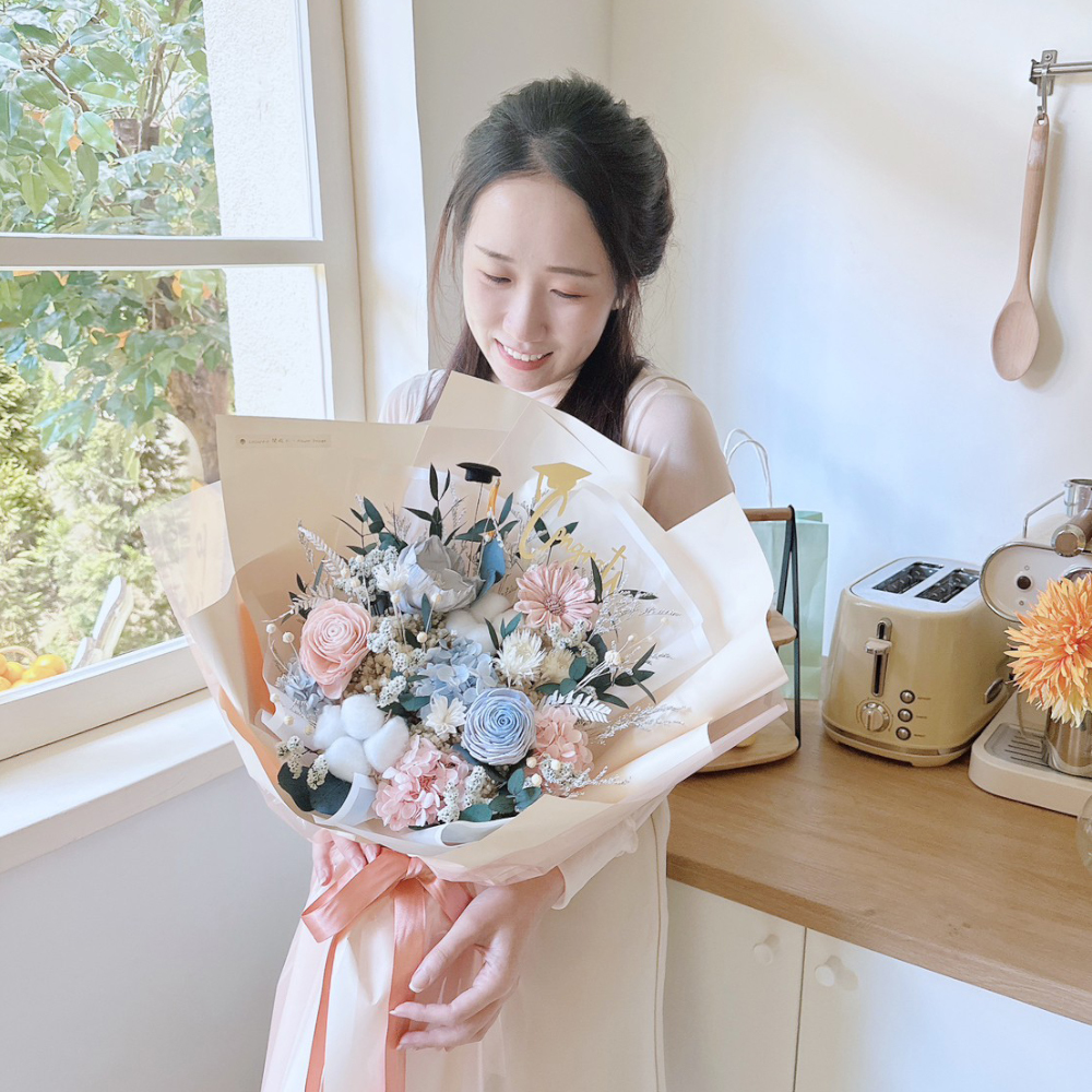 藍粉色系畢業花束