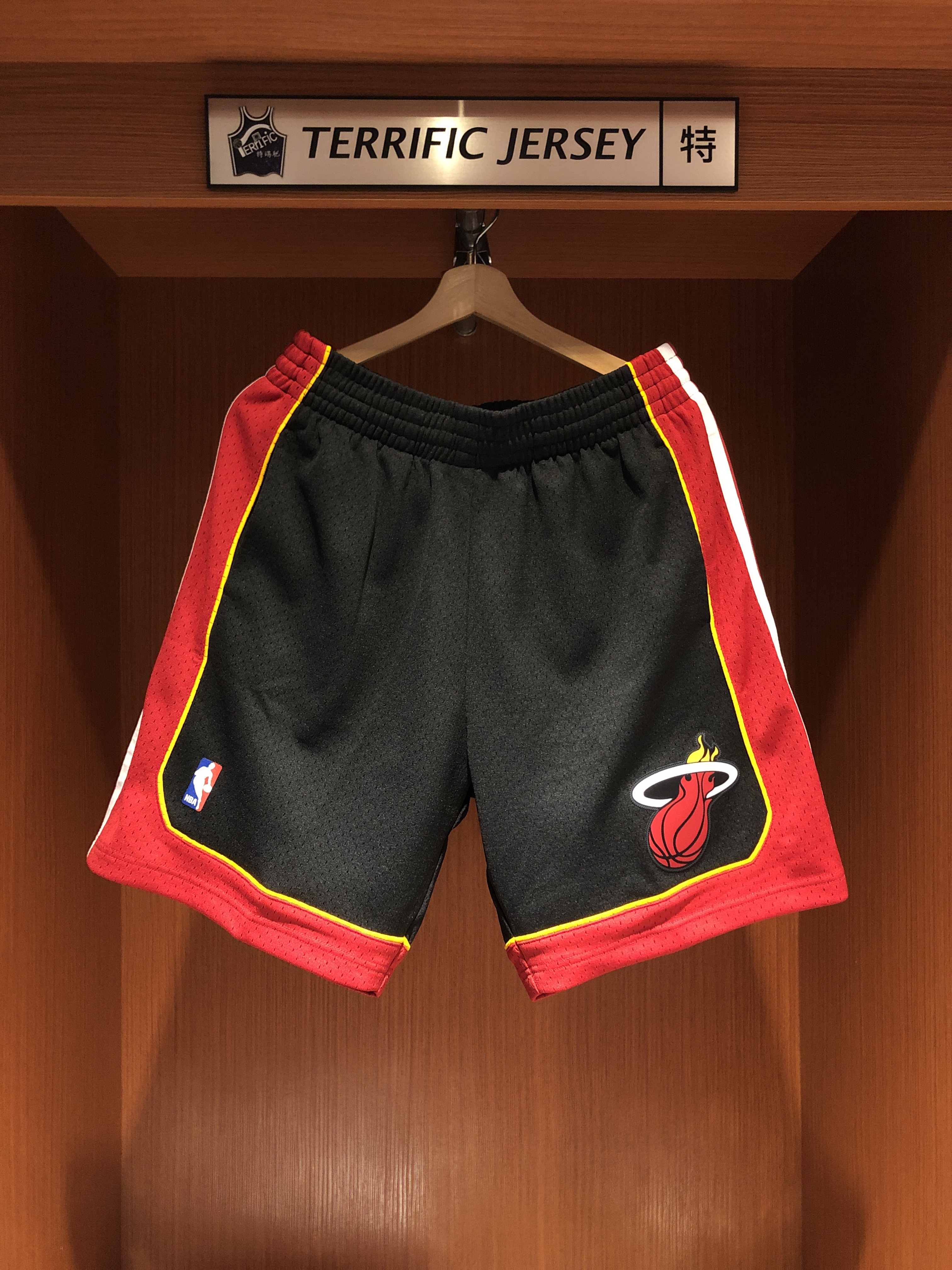 NBA球褲 Miami Heat 邁阿密熱火 客場黑 M&N Swingman Shorts 球迷版 有口袋 全新