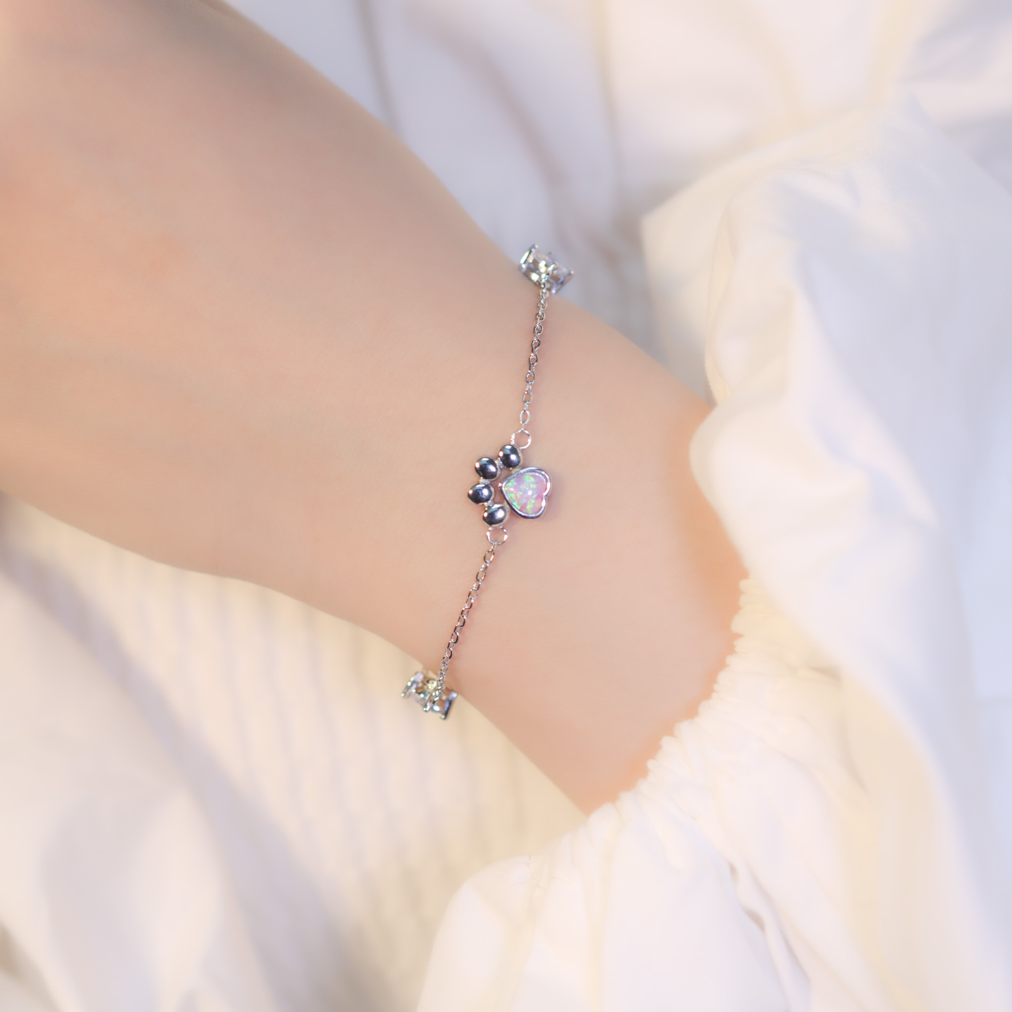 | 925 Silver・White Gold・Opal | Puppy’s Footprint Bracelet | BR1061 |