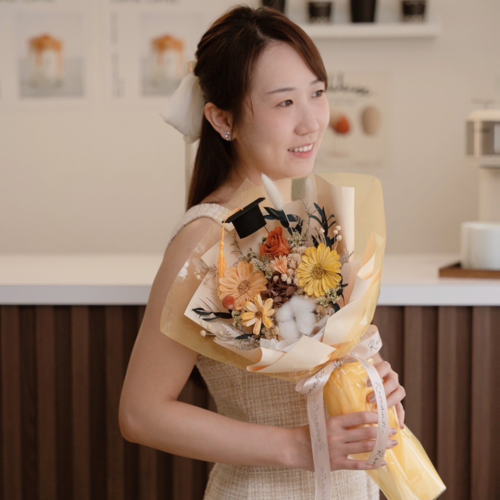 光之旅程畢業花束 / 橘黃太陽花