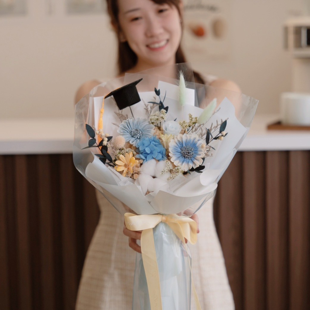 光之旅程畢業花束 / 藍色系太陽花