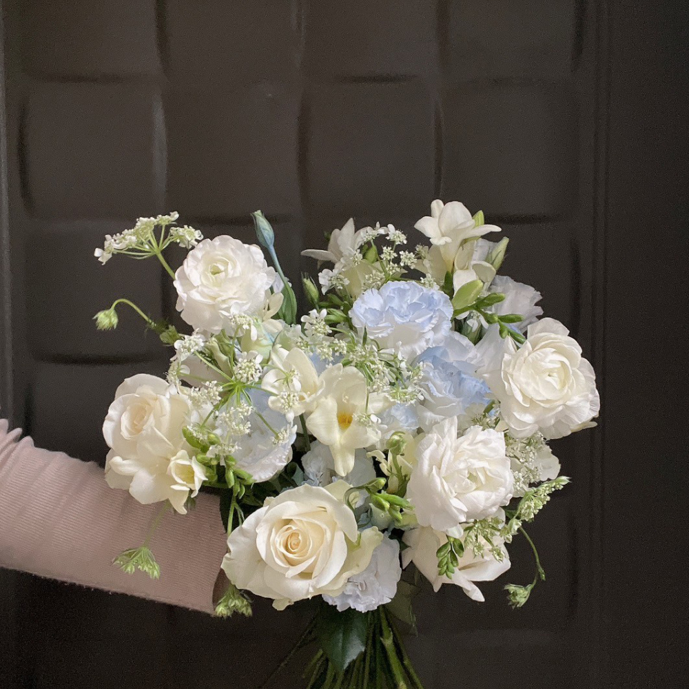 藍白色系自然感圓形捧花