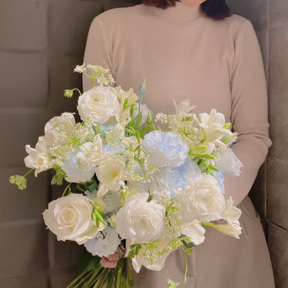 藍白色系自然感圓形捧花