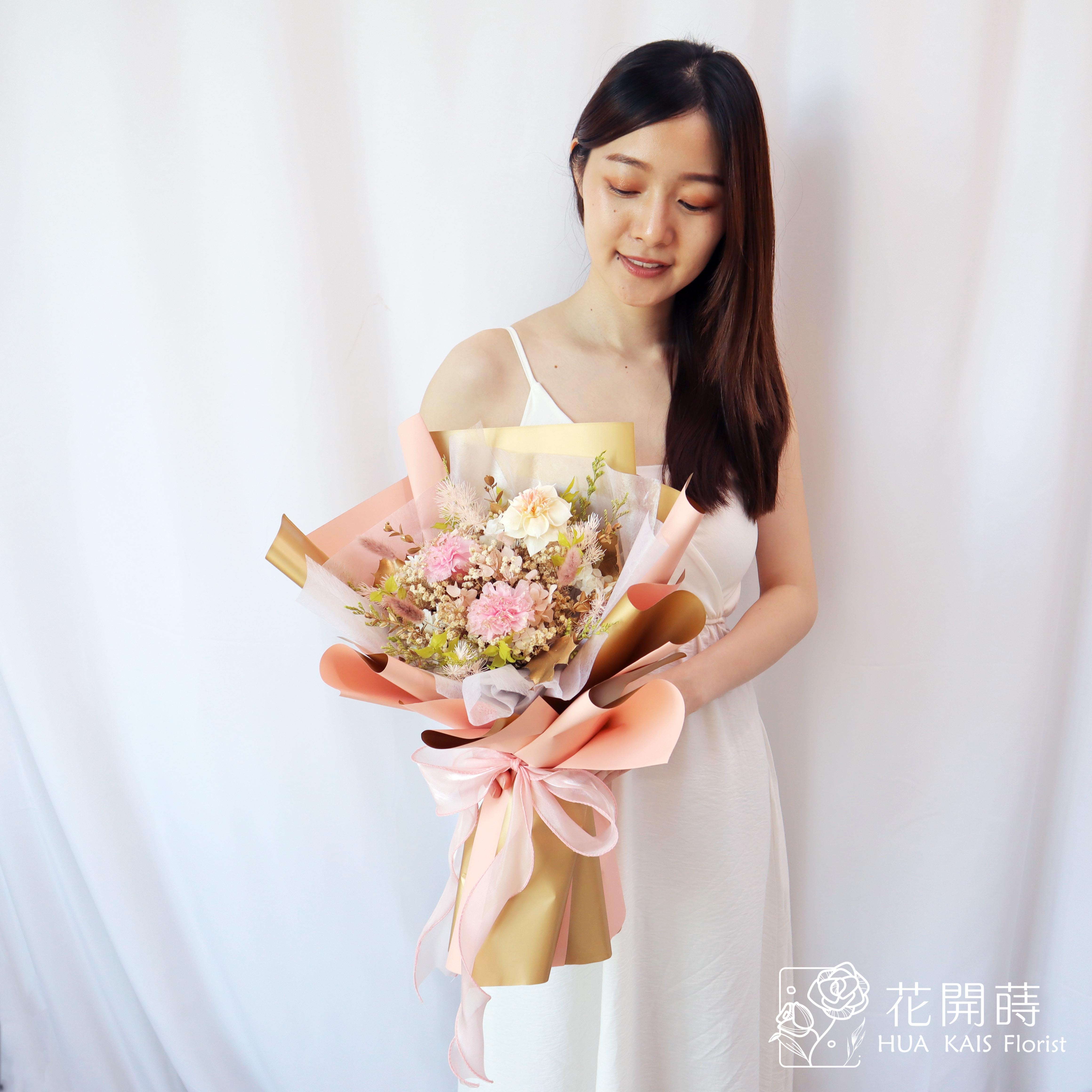 永生康乃馨花束|貴氣逼人|母親節花束|生日禮物|母親節花|母親節花禮|康乃馨花禮|永生康乃馨