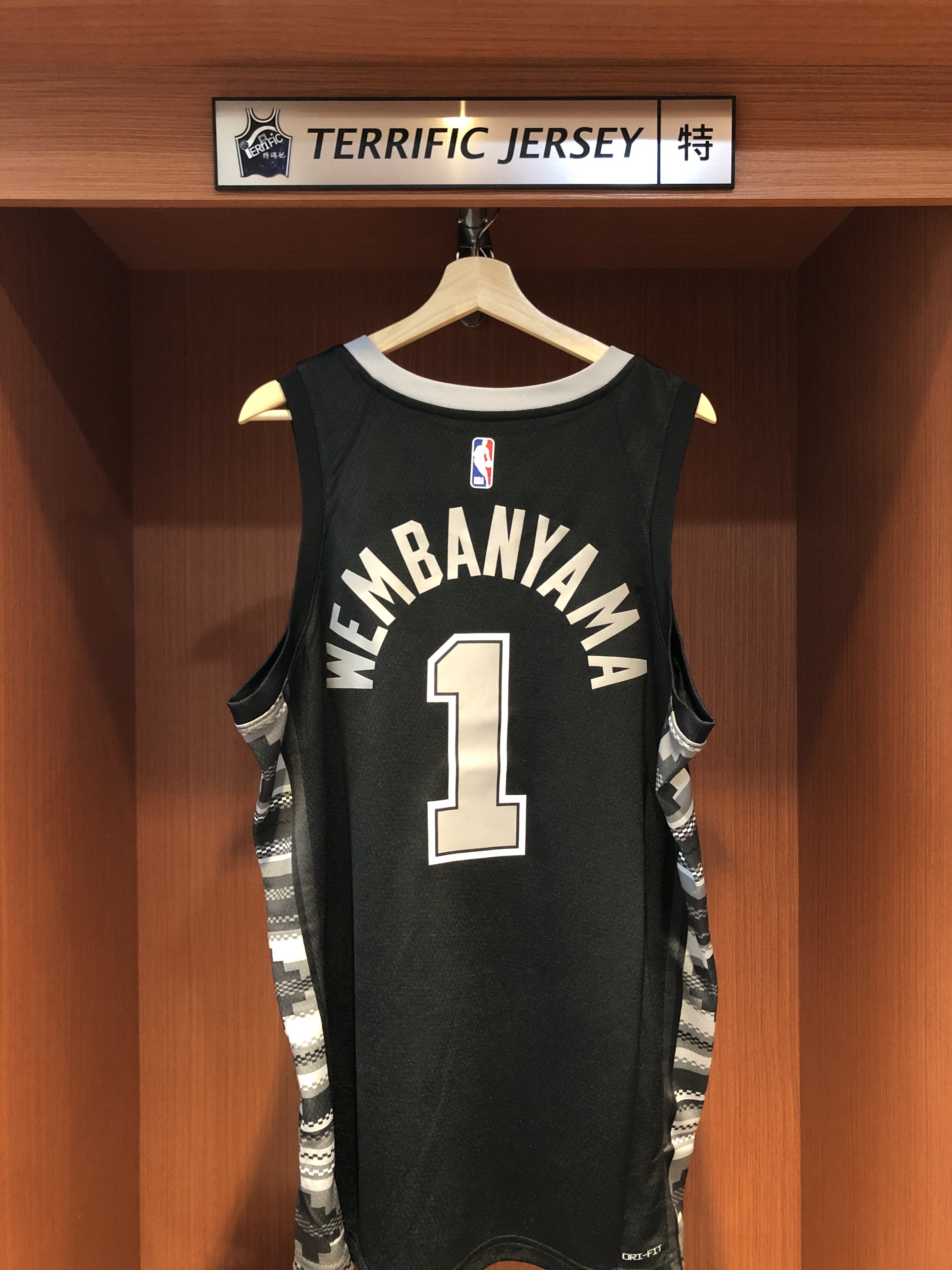 NBA球衣 Victor Wembanyama 聖安東尼奧馬刺黑圖騰 Statement Jordan Swingman 球迷版 熱轉印 全新