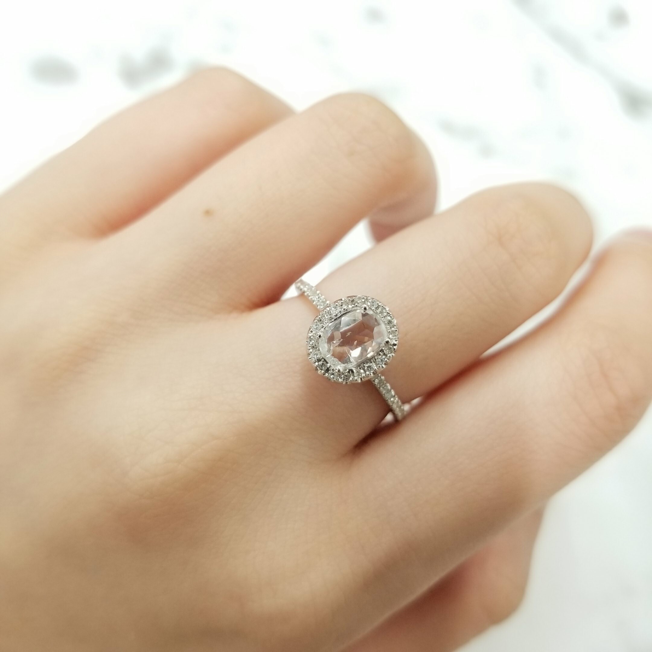 18K White Gold 0.69ct Oval Cut Diamond Ring