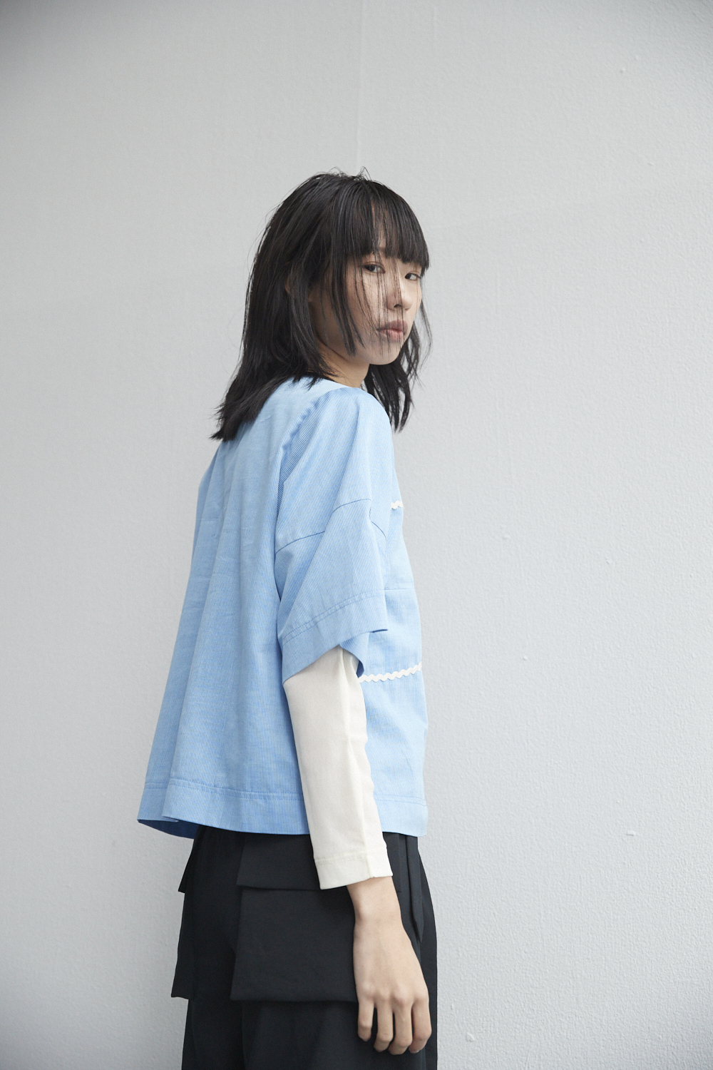 概念剪接短上衣