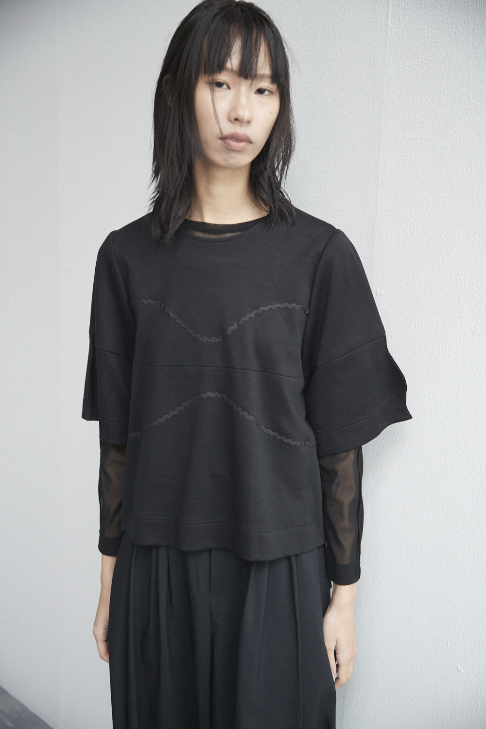 概念剪接短上衣