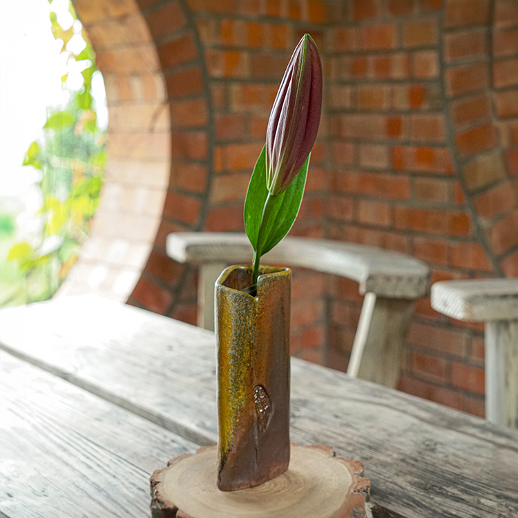 三角筒花器